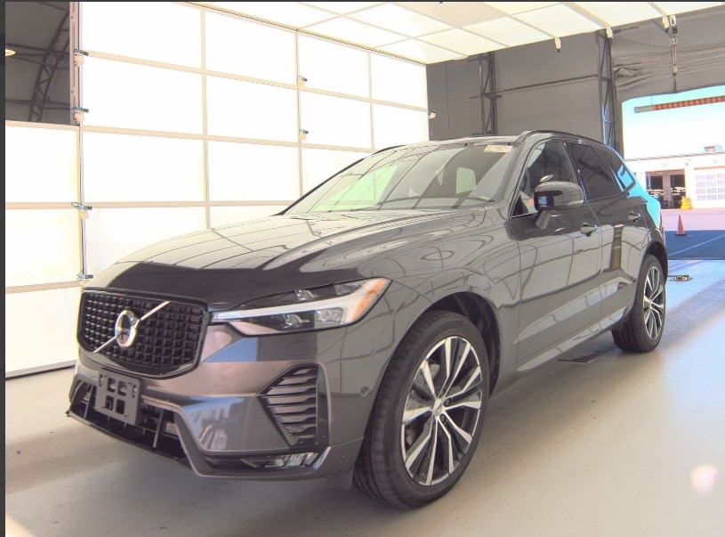 2024 Volvo XC60 Plus's photo