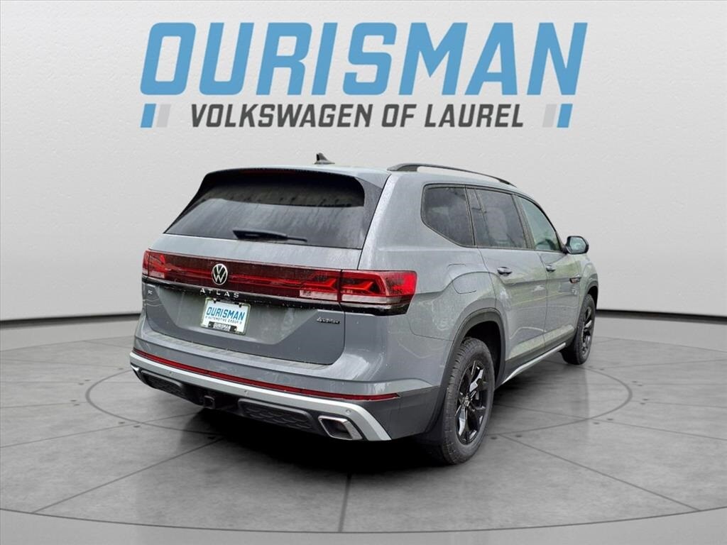 2025 Volkswagen Atlas Peak Edition SE photo 3