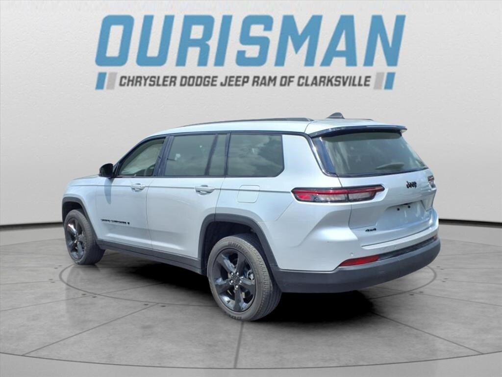 2023 Jeep Grand Cherokee Altitude photo 3