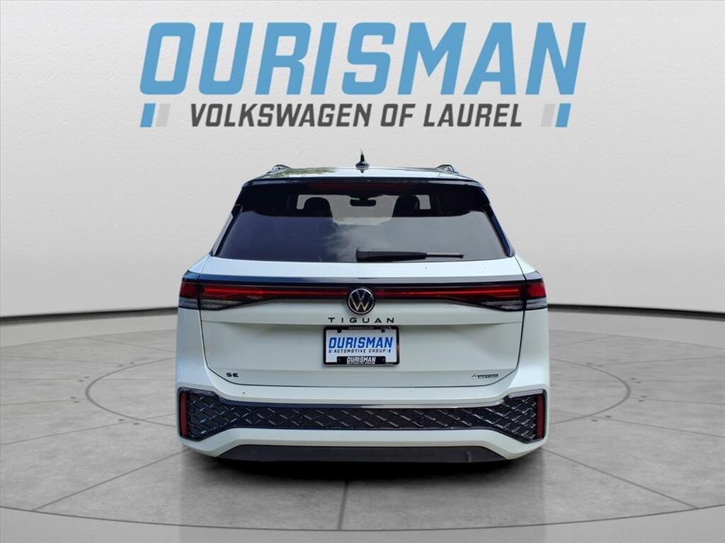 2025 Volkswagen Tiguan SE R-Line Black photo 2