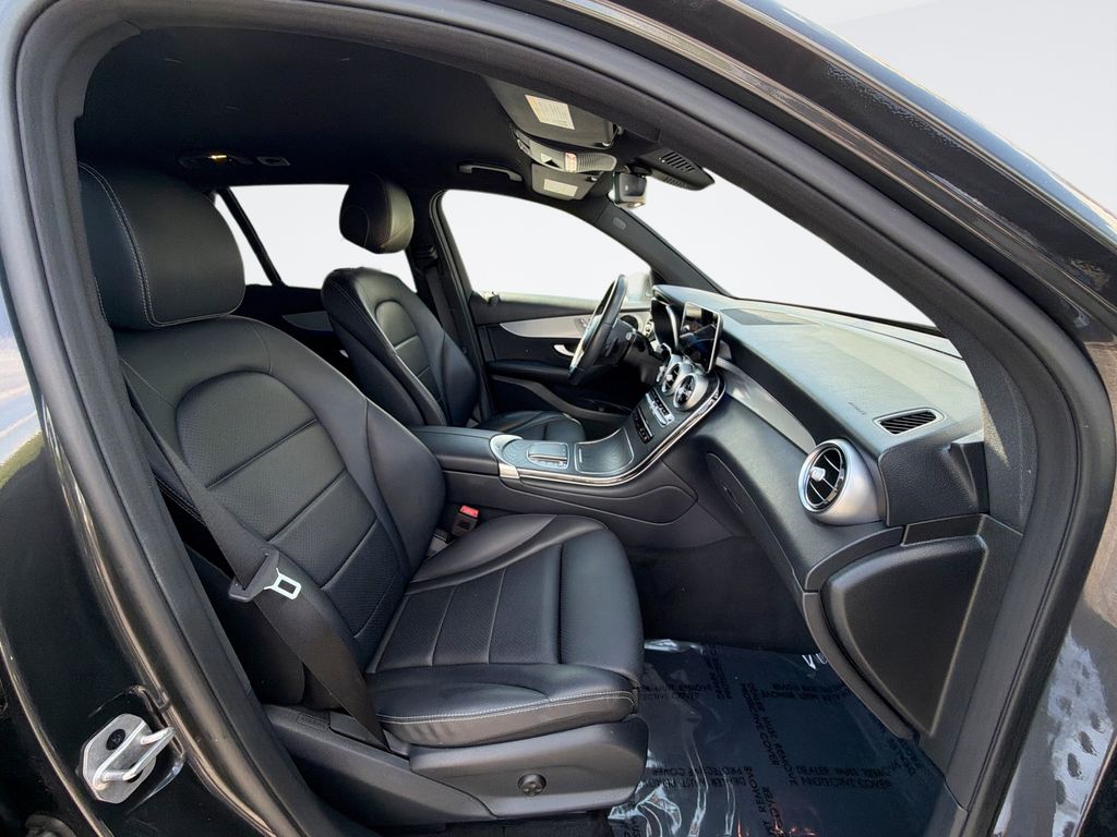 2021 Mercedes-Benz GLC GLC300 - Photo 27
