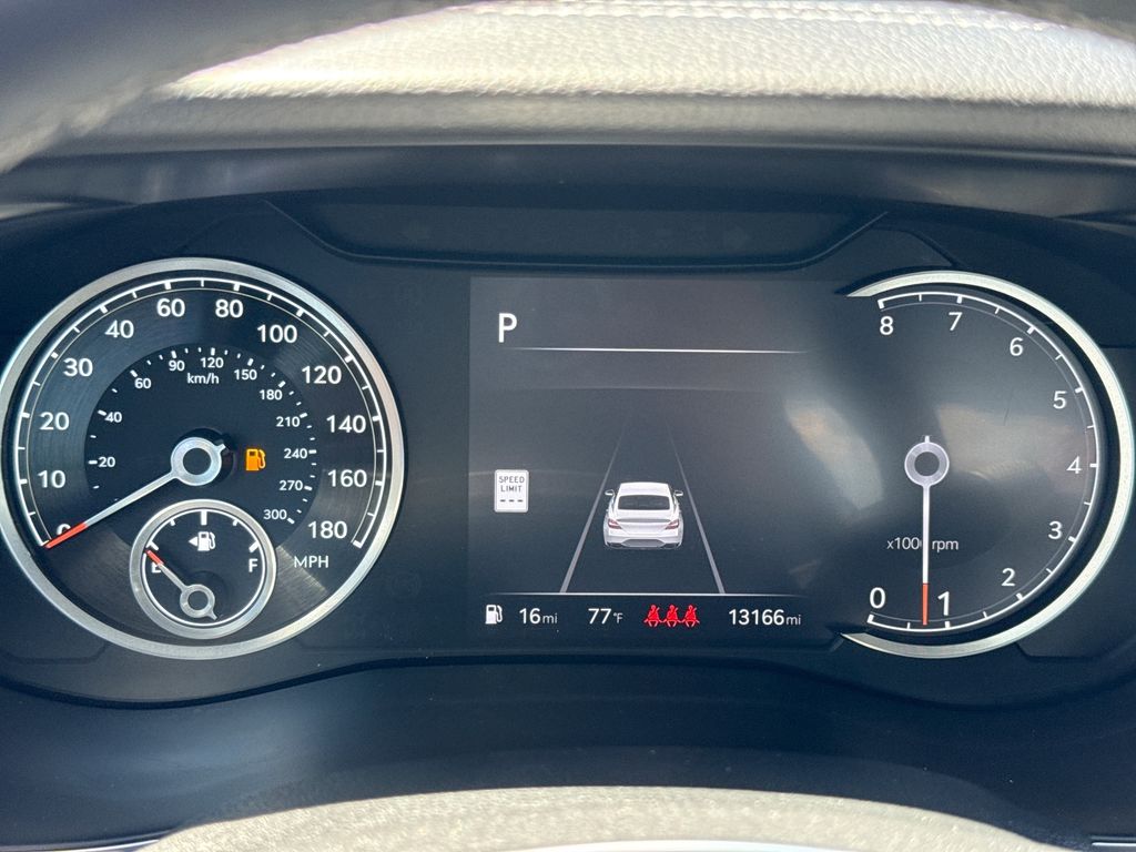2025 GENESIS G70 Standard - Photo 10