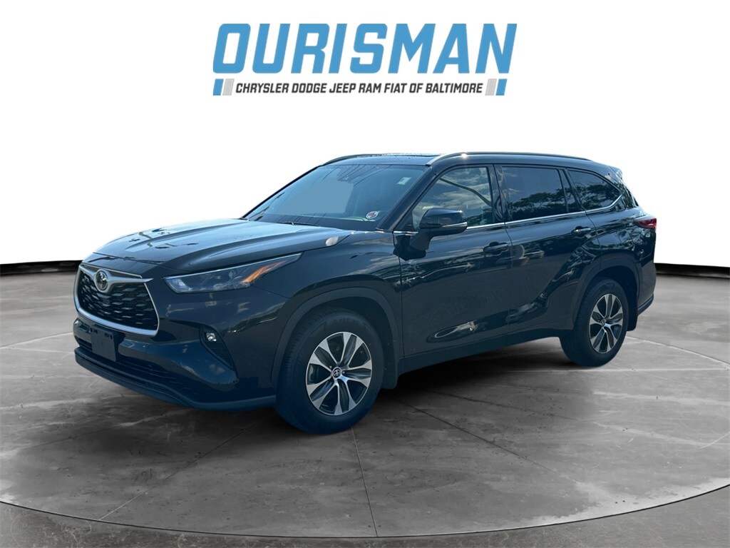 2022 Toyota Highlander XLE photo 2