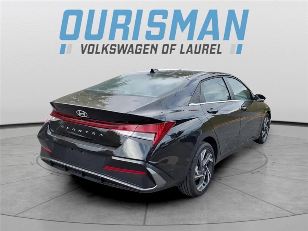 Used 2025 Hyundai Elantra SEL Convenience Sedan