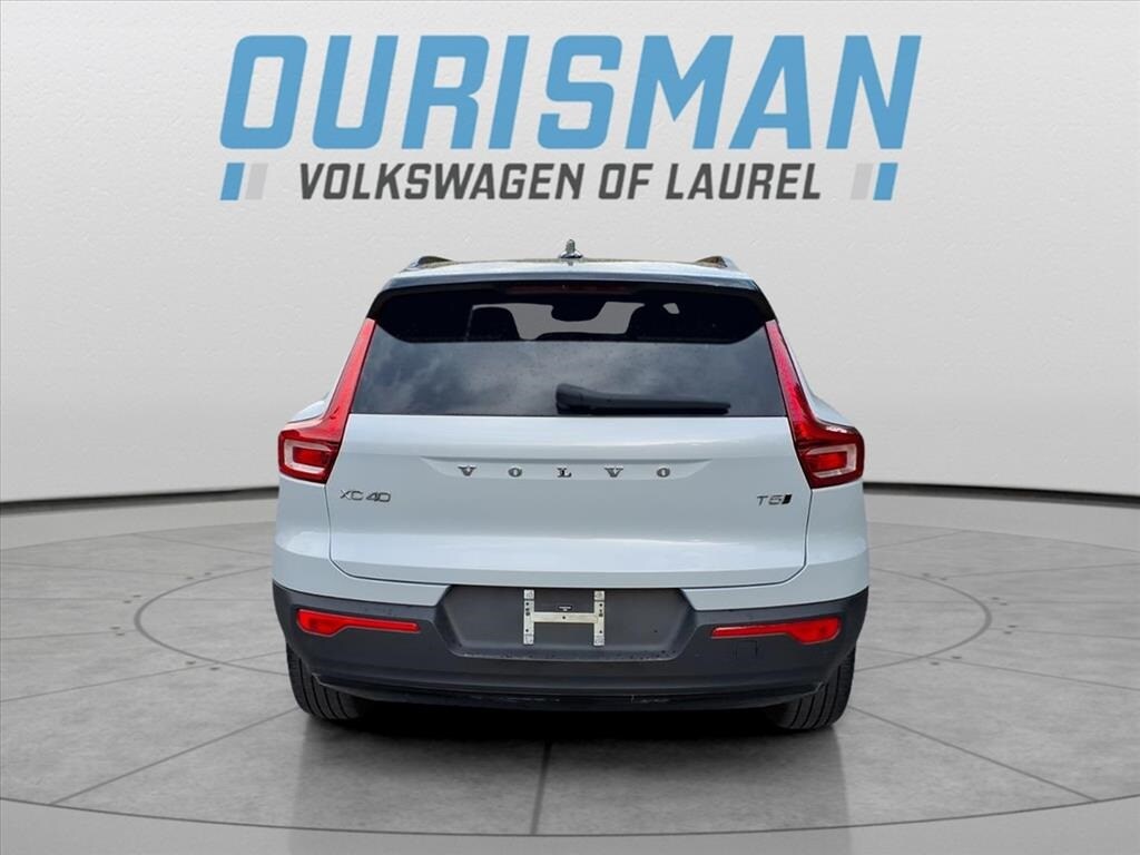 2021 Volvo XC40 R-Design photo 4