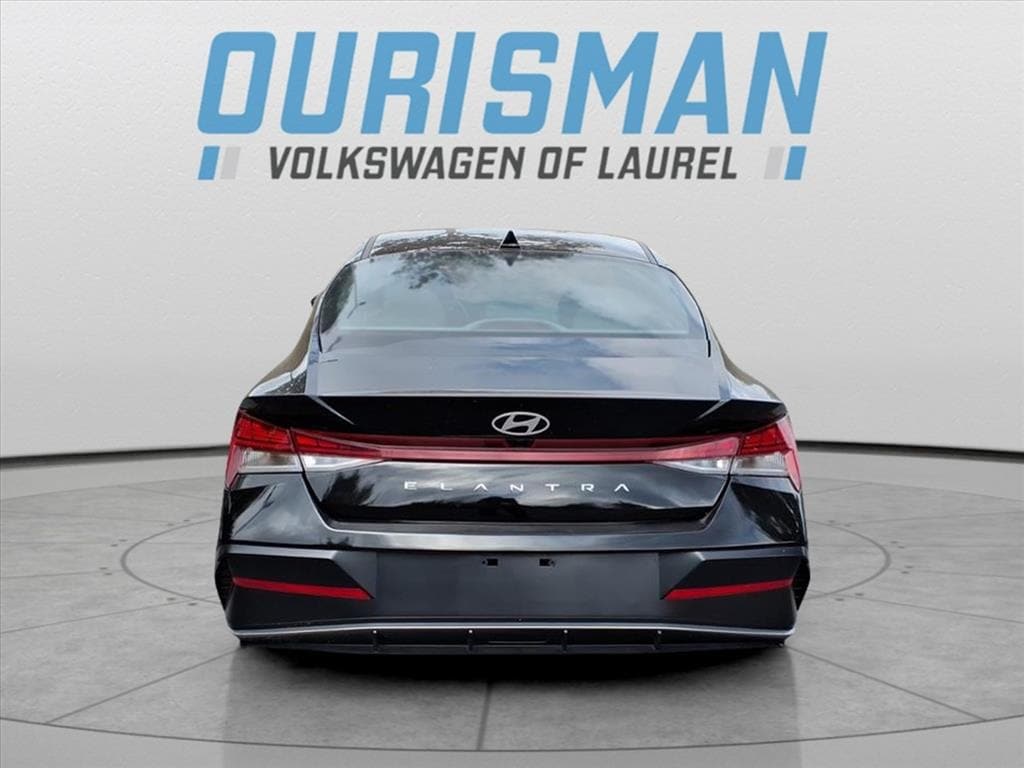 Used 2025 Hyundai Elantra SEL Convenience Sedan