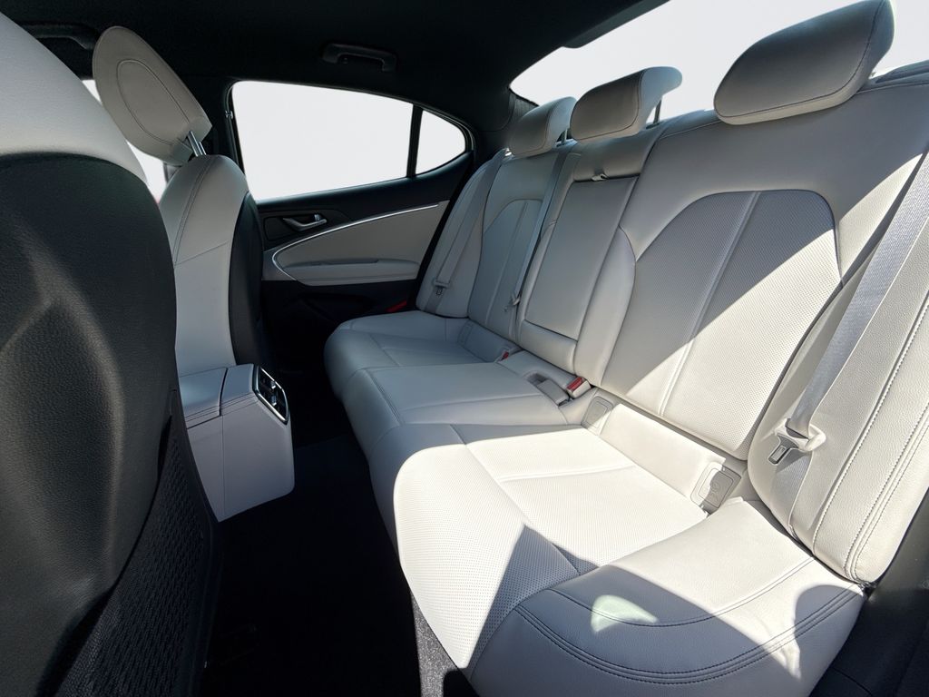 2025 GENESIS G70 Standard - Photo 24
