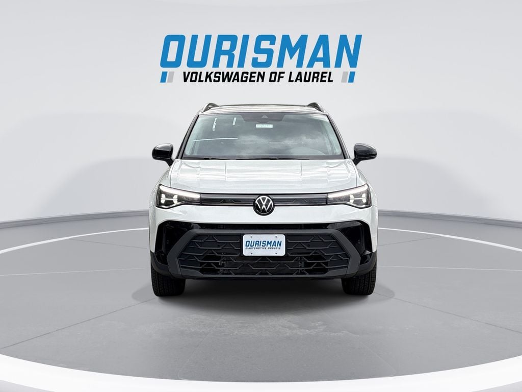 New 2026 Volkswagen Taos 1.5T SE Black SUV