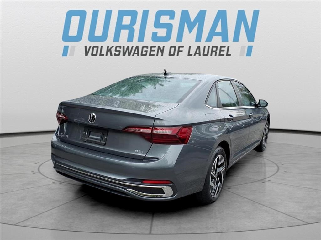 2024 Volkswagen Jetta 1.5T SEL photo 2