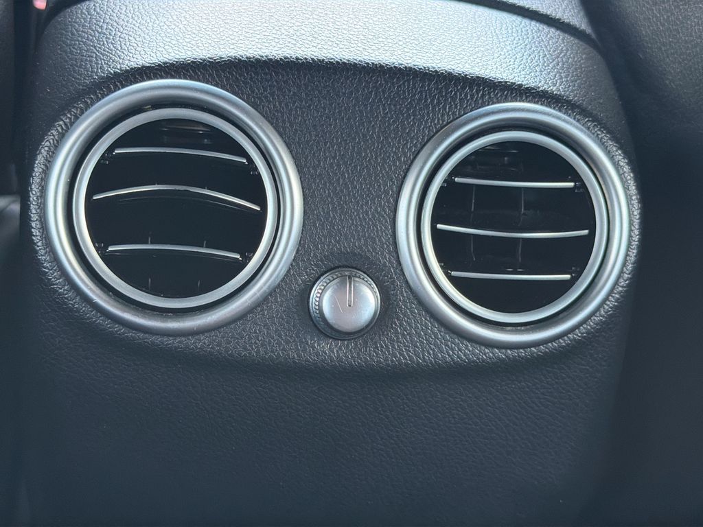 2021 Mercedes-Benz GLC GLC300 - Photo 16