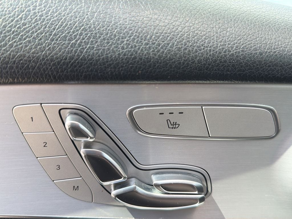 2021 Mercedes-Benz GLC GLC300 - Photo 14