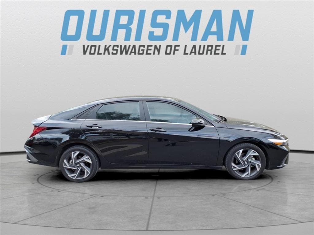 Used 2025 Hyundai Elantra SEL Convenience Sedan