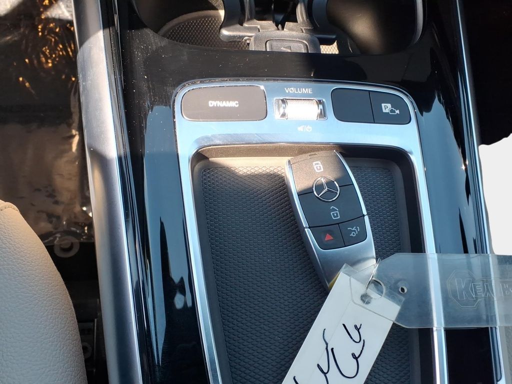 2025 Mercedes-Benz GLA GLA250 - Photo 12