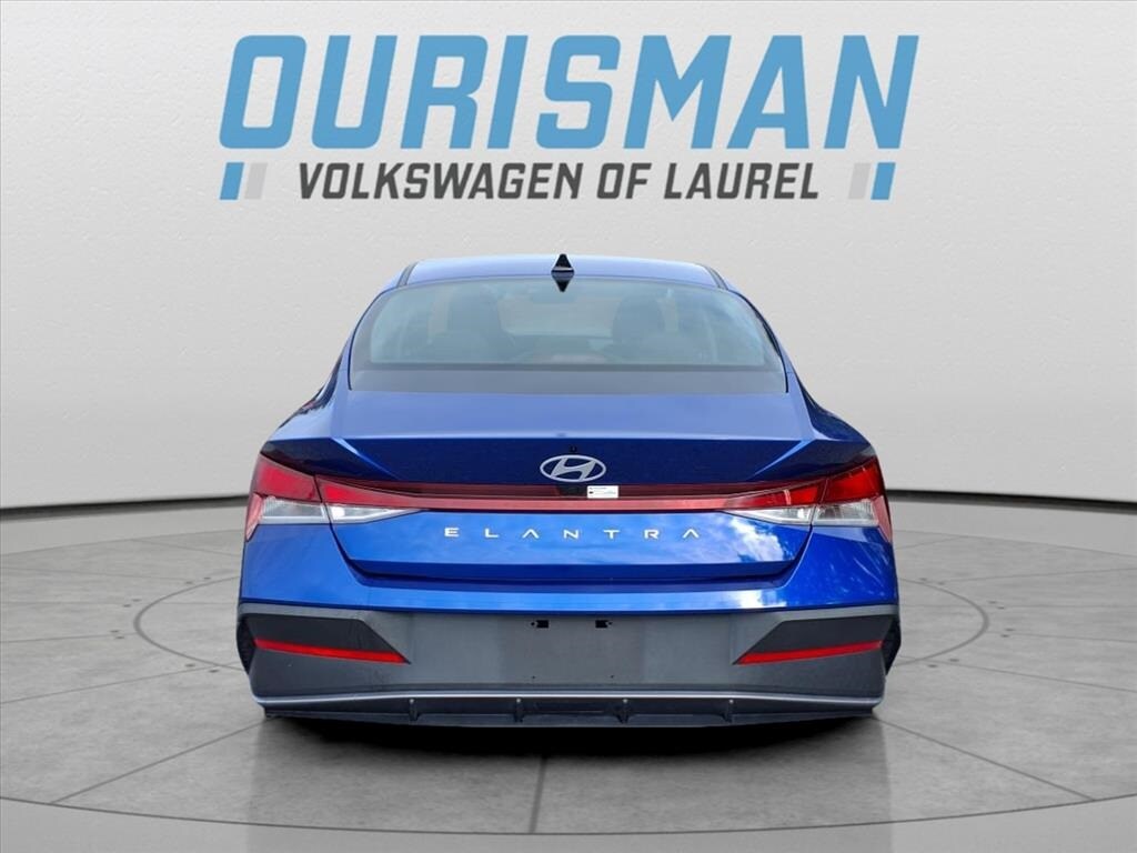 2024 Hyundai Elantra SEL photo 3