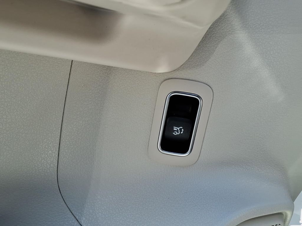2025 Mercedes-Benz GLA GLA250 - Photo 9