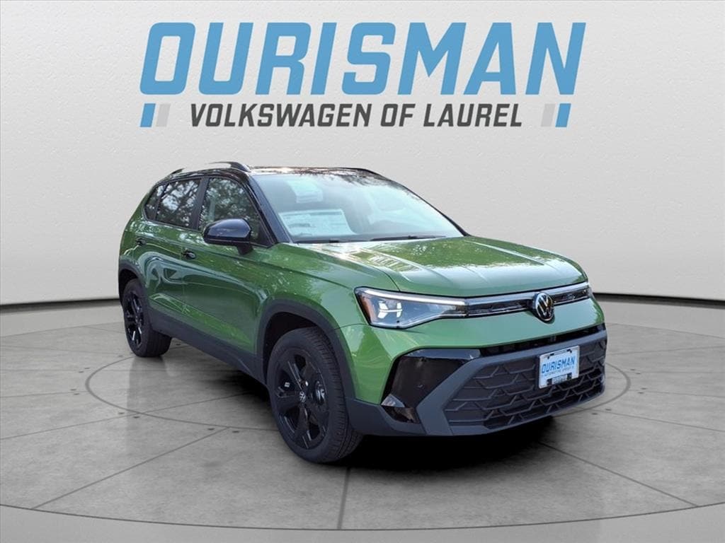 2025 Volkswagen Taos SE Black's photo