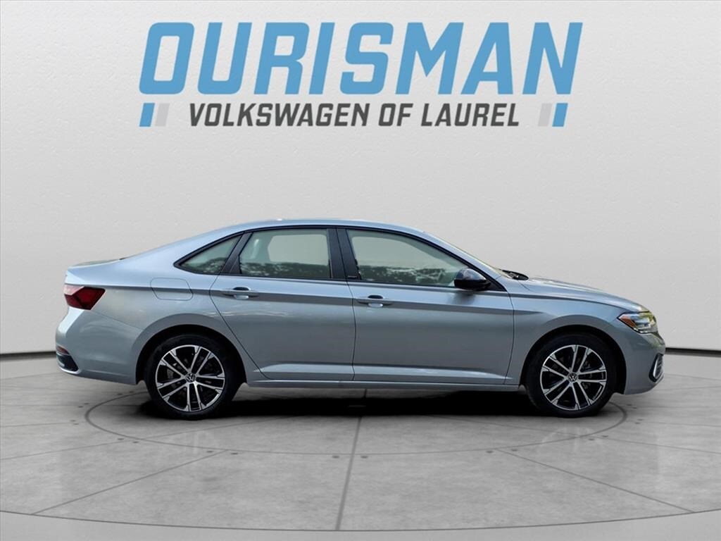 2024 Volkswagen Jetta 1.5T Sport photo 2
