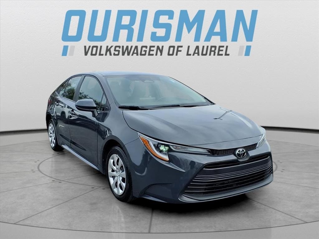 2024 Toyota Corolla LE's photo