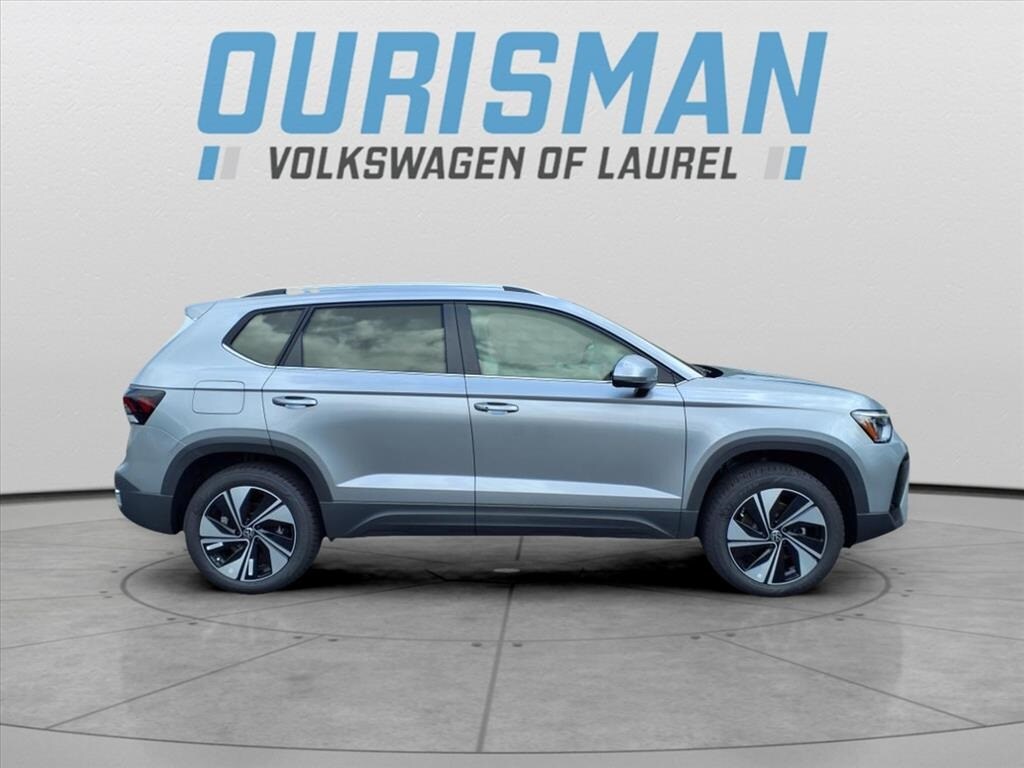 2025 Volkswagen Taos SE photo 2