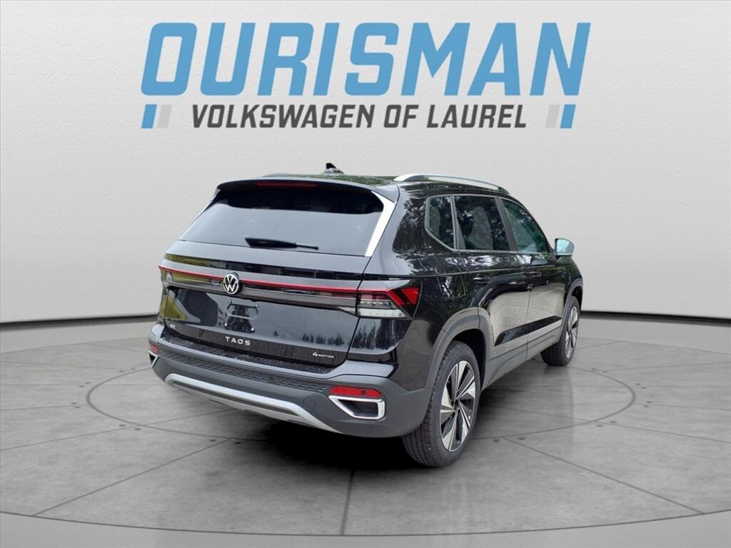 2025 Volkswagen Taos SE photo 3