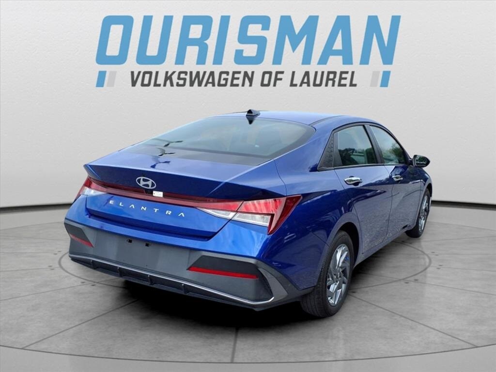 2024 Hyundai Elantra SEL photo 2