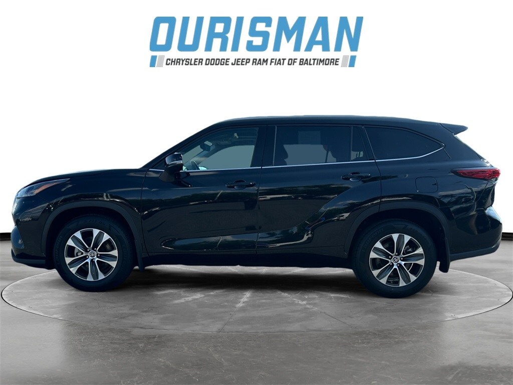 2022 Toyota Highlander XLE photo 3