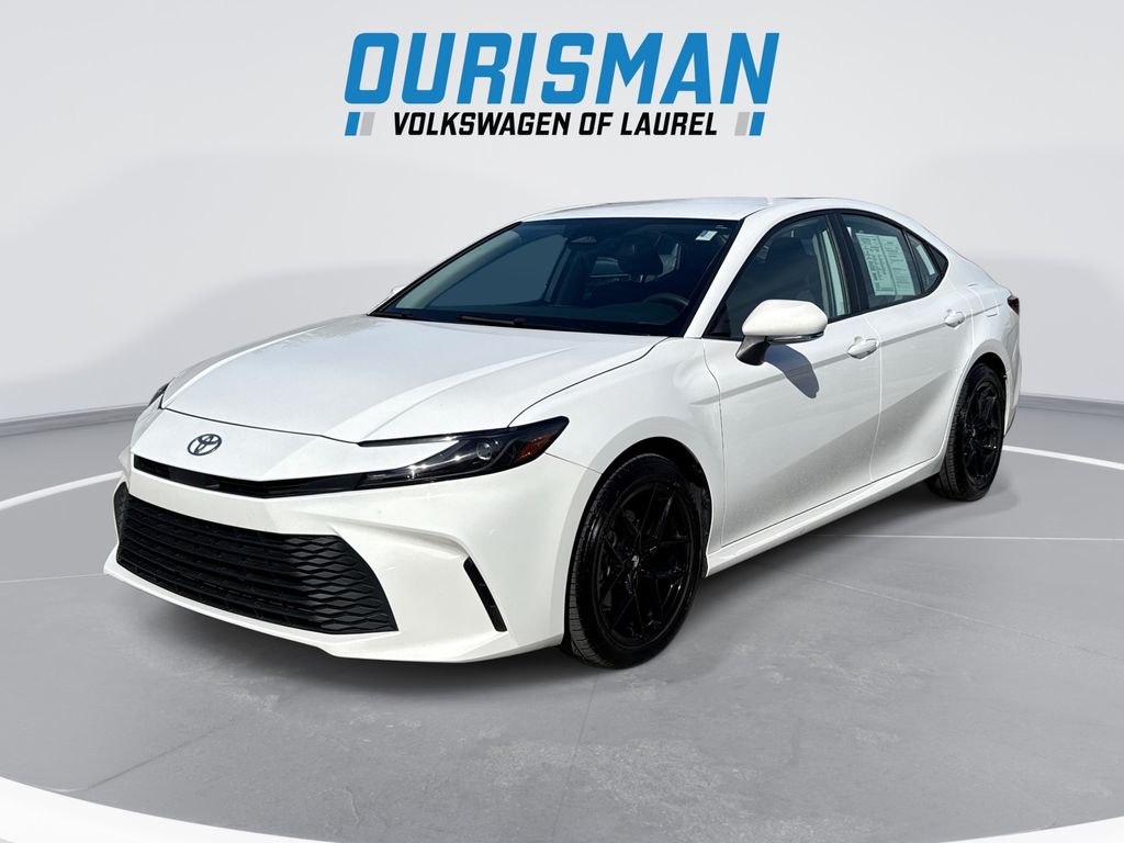 2025 Toyota Camry LE Hybrid's photo