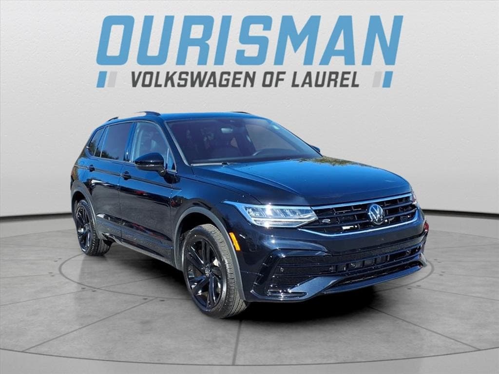 2024 Volkswagen Tiguan SE R-LINE BLACK's photo