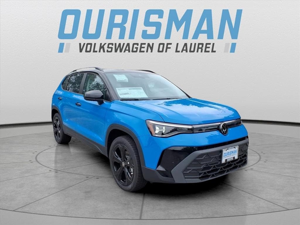 2025 Volkswagen Taos SE Black's photo