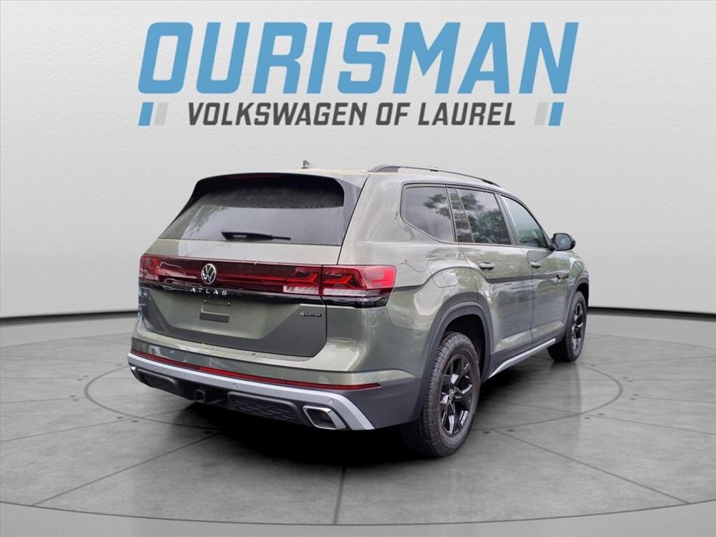 2025 Volkswagen Atlas SE Technology Peak Edition photo 3