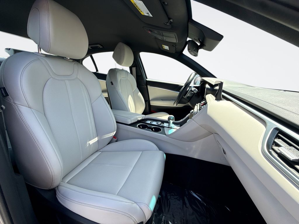 2025 GENESIS G70 Standard - Photo 25