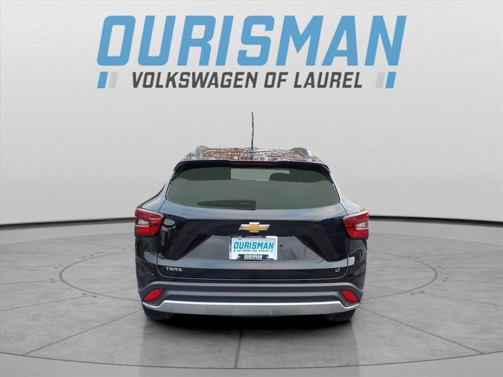 2024 Chevrolet Trax LT photo 3