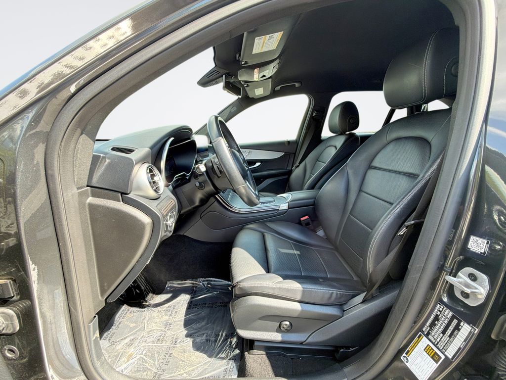 2021 Mercedes-Benz GLC GLC300 - Photo 13