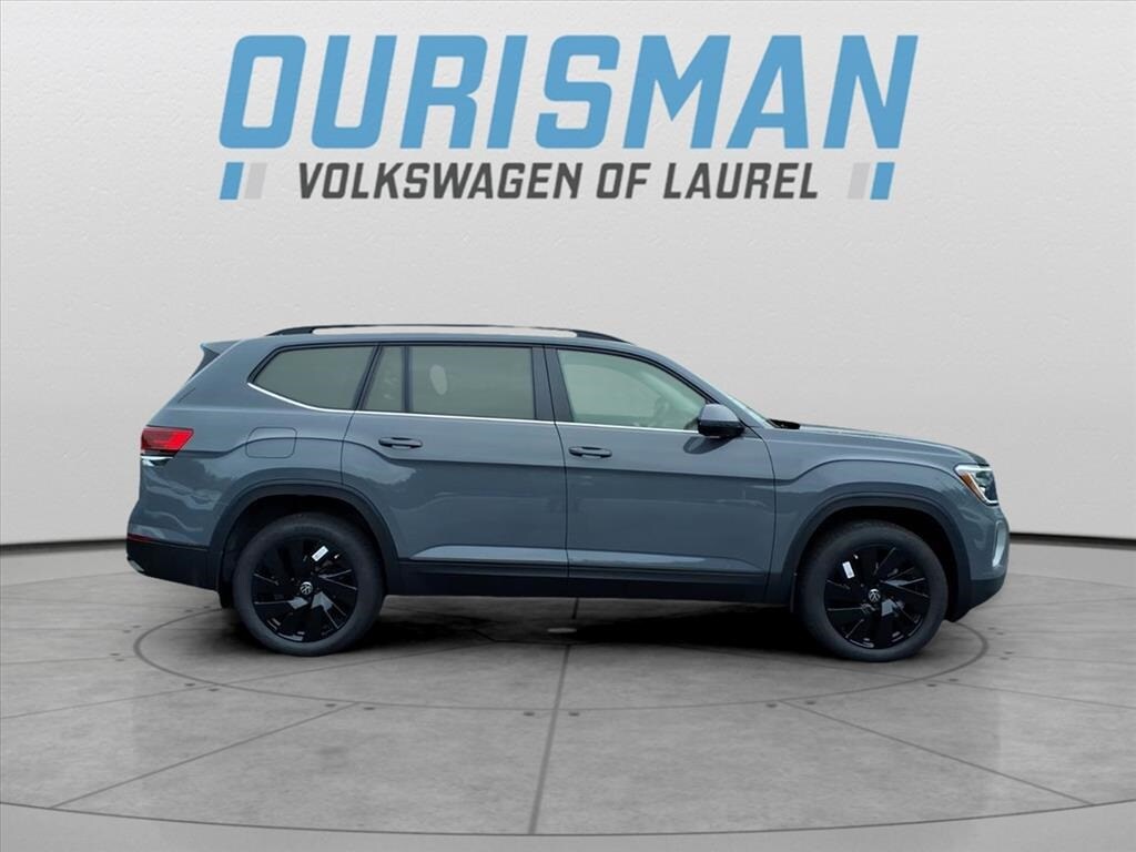 2026 Volkswagen Atlas SE Technology photo 2