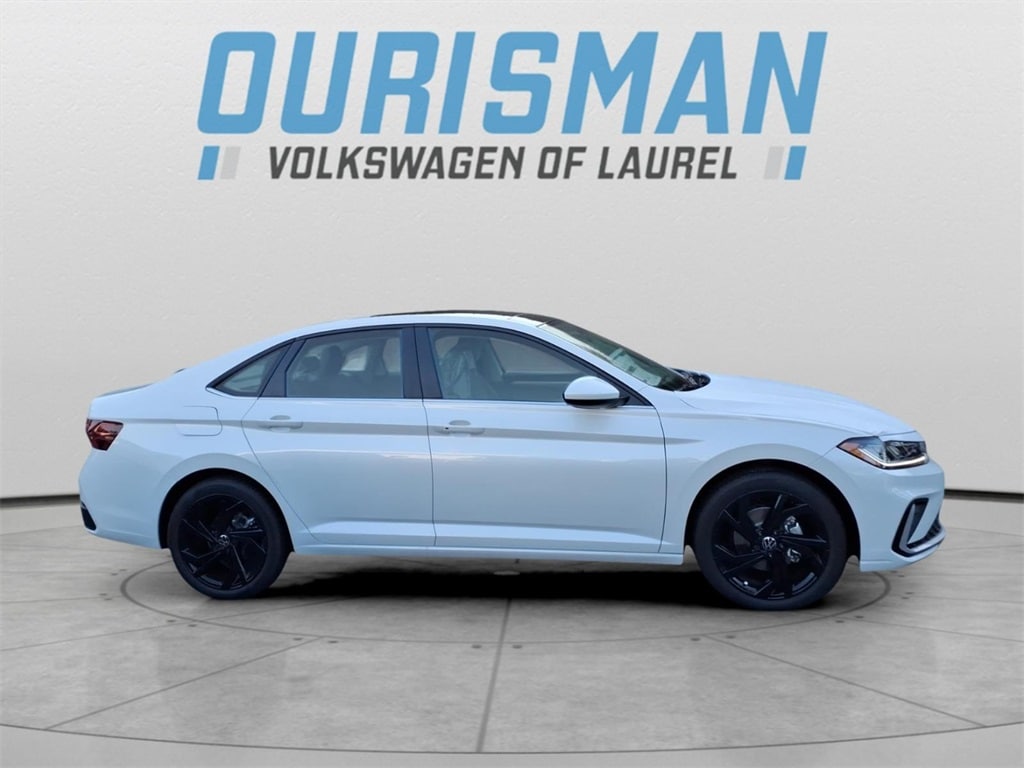 Used 2025 Volkswagen Jetta 1.5T SE Sedan