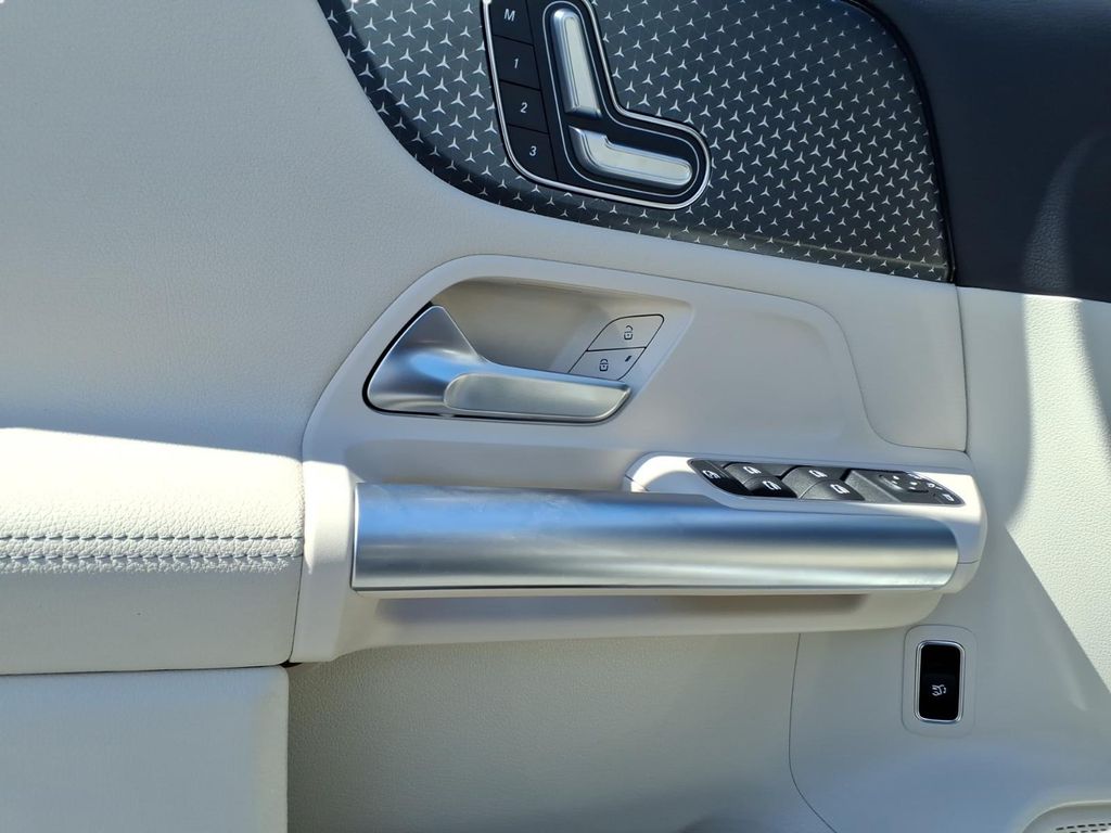 2025 Mercedes-Benz GLA GLA250 - Photo 19