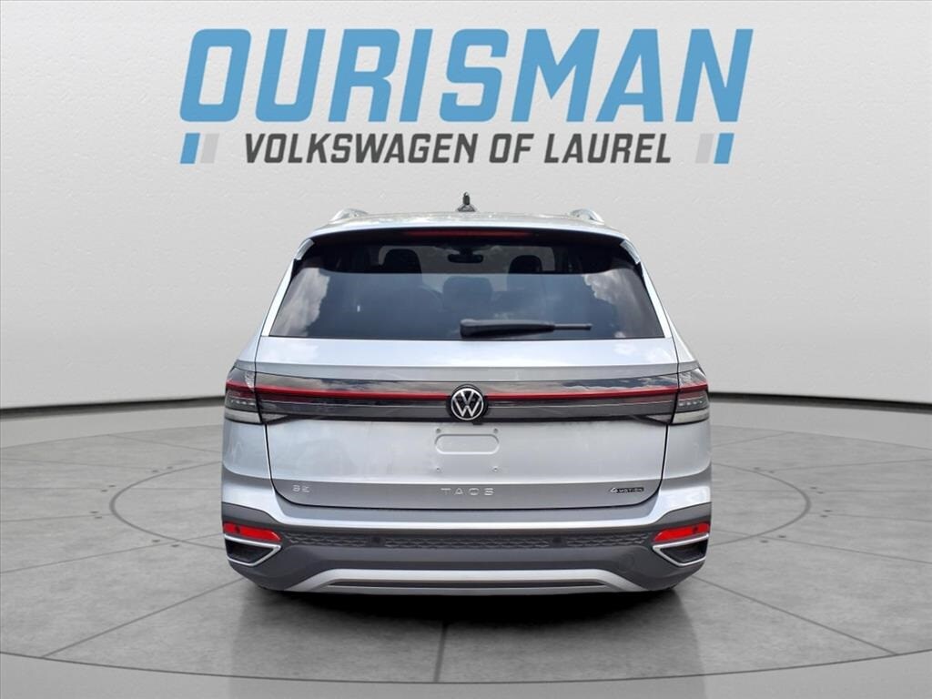 2025 Volkswagen Taos SE photo 4