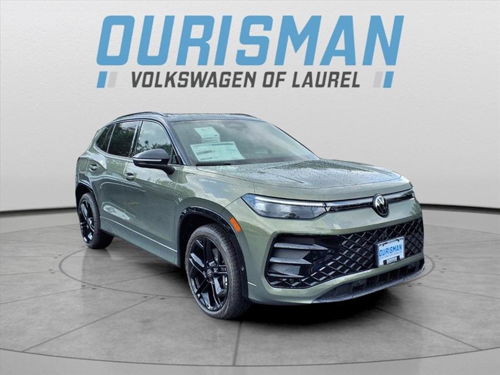 2026 Volkswagen Tiguan SE R-LINE BLACK's photo