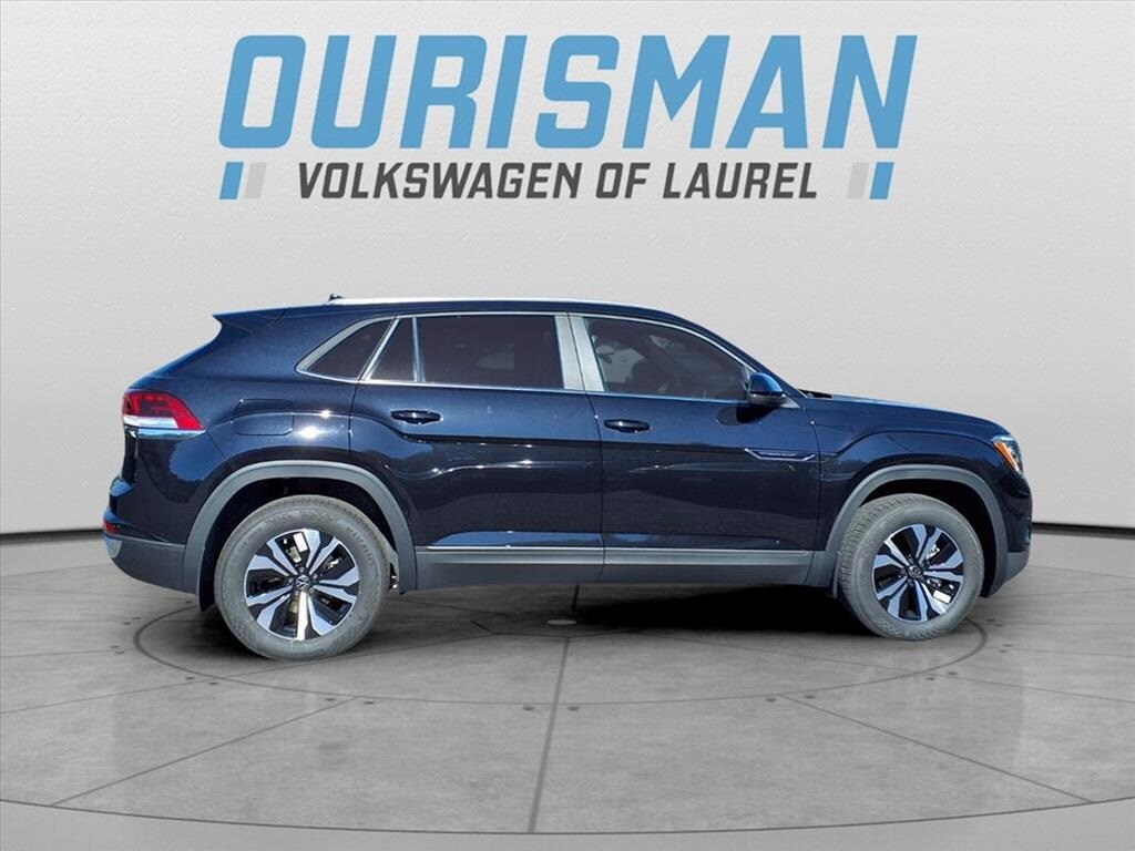 2026 Volkswagen Atlas Cross Sport SE photo 2
