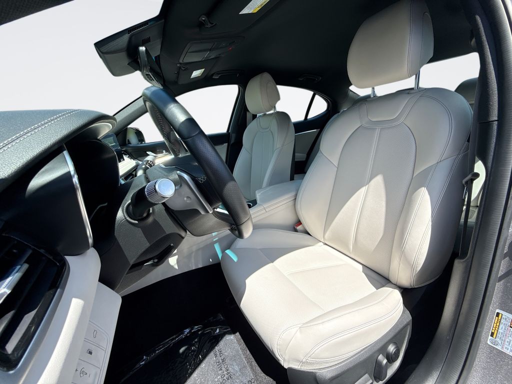 2025 GENESIS G70 Standard - Photo 13