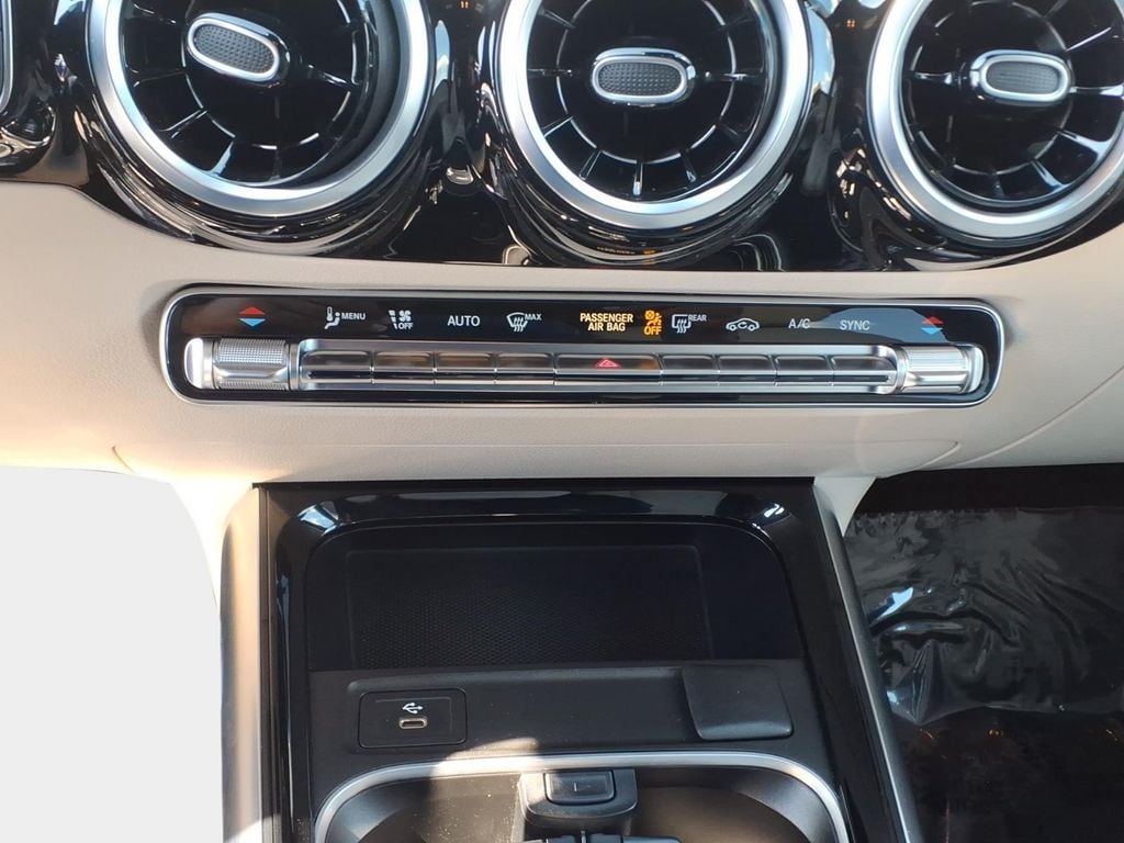 2025 Mercedes-Benz GLA GLA250 - Photo 11