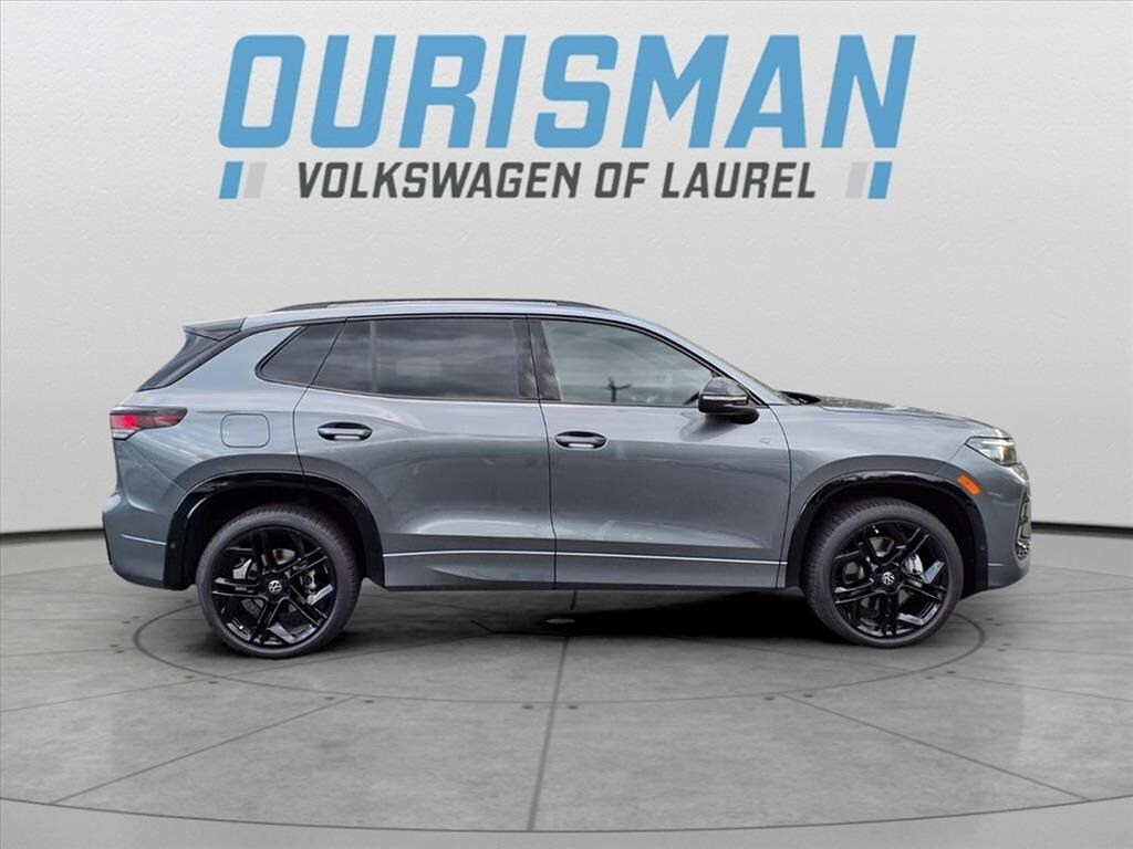 2025 Volkswagen Tiguan SE R-Line Black photo 2