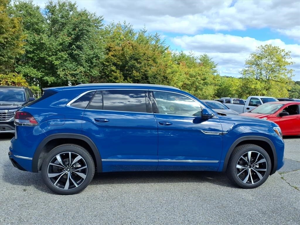 2026 Volkswagen Atlas Cross Sport SEL Premium R-Line photo 2