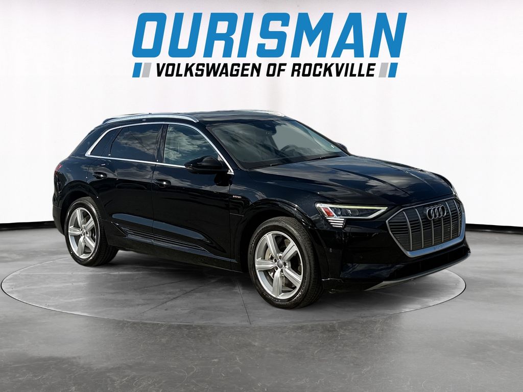 2019 Audi e-tron Premium Plus's photo