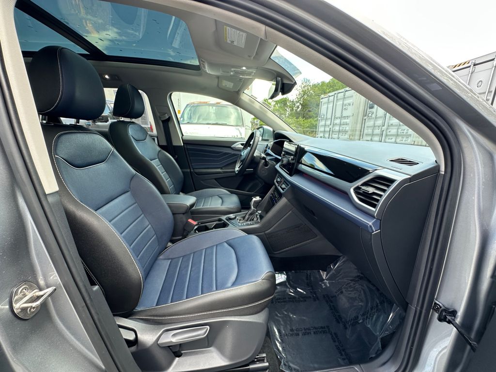 2025 Volkswagen Taos SEL - Photo 22
