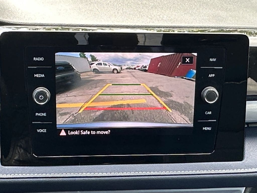 2025 Volkswagen Taos SEL - Photo 17