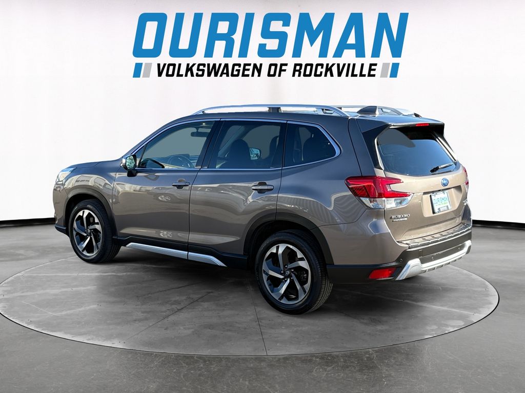 2023 Subaru Forester Touring photo 4