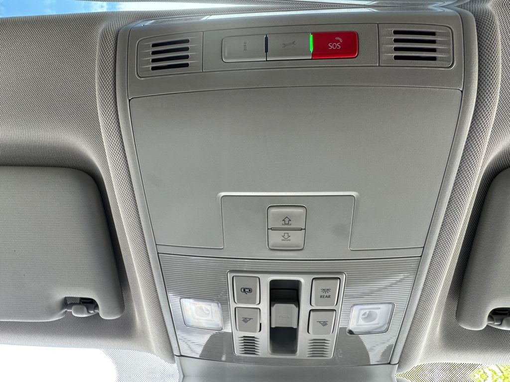 2025 Volkswagen Taos SEL - Photo 19