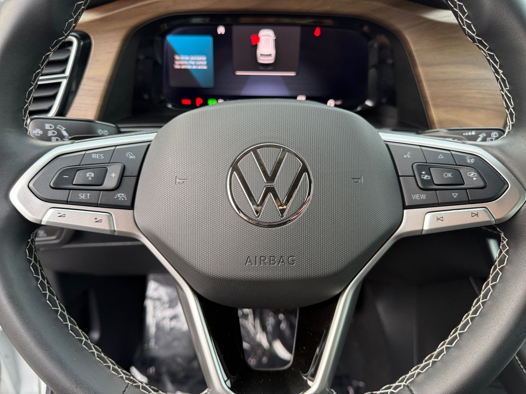 2025 Volkswagen Atlas SE w/Tech - Photo 18