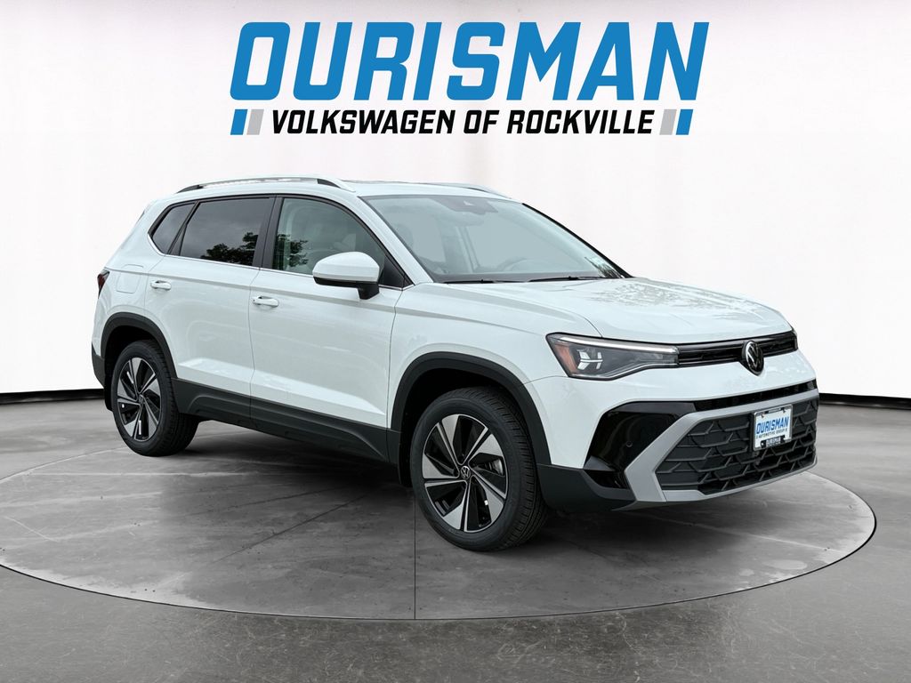 2025 Volkswagen Taos SE's photo